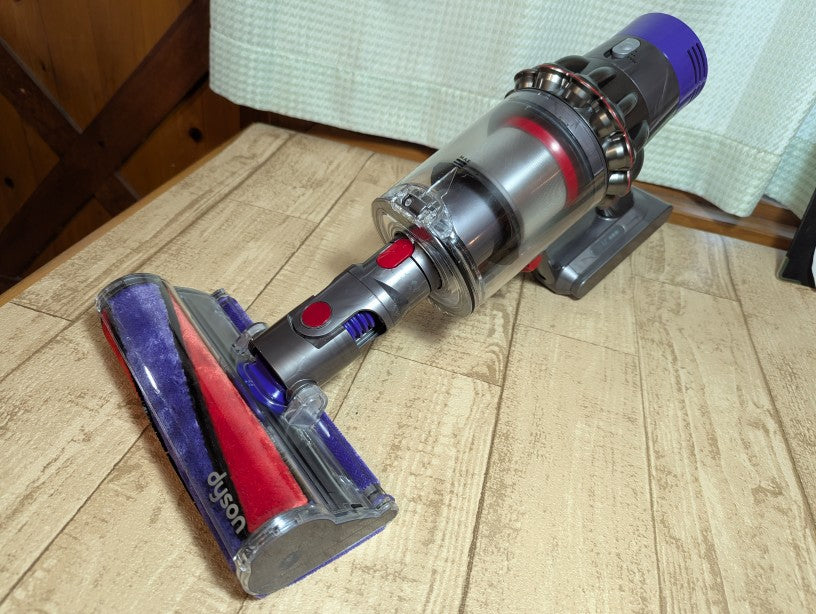 ダイソン　コードレス掃除機　ＳＶ１０　分解してクリーニング　除菌処理済 写真で解説】Dyson V8(SV10)を分解掃除する方法・手順